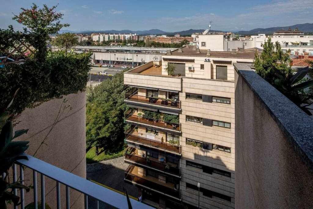 Апартаменты Atico Con Gran Terraza En El Corazon De Жирона Экстерьер фото